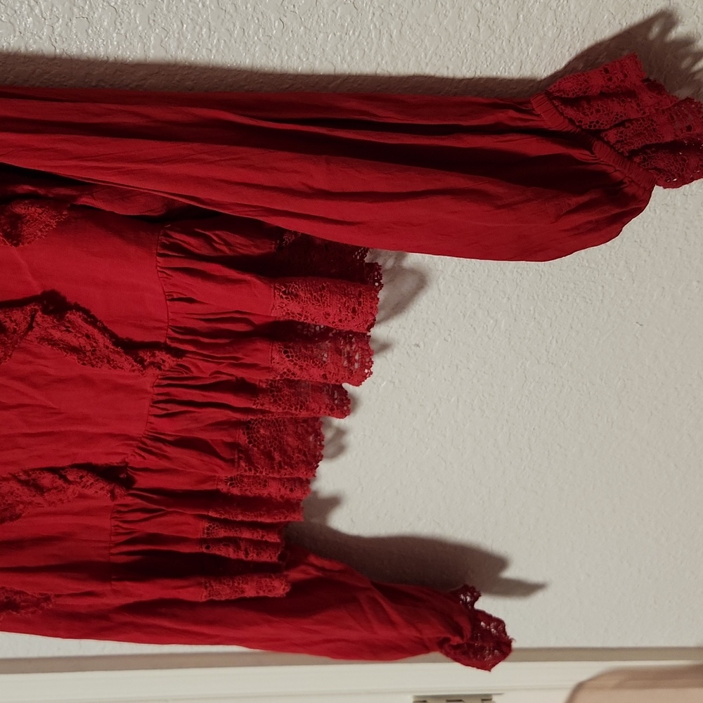 Elegant Red Lace Trim Blouse - Picture 3 of 6